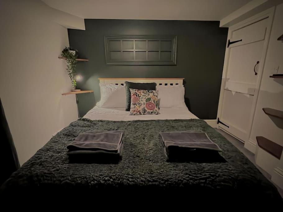 Period Apartment, Great Views, In Heart Of Town. Bradford-On-Avon Екстериор снимка