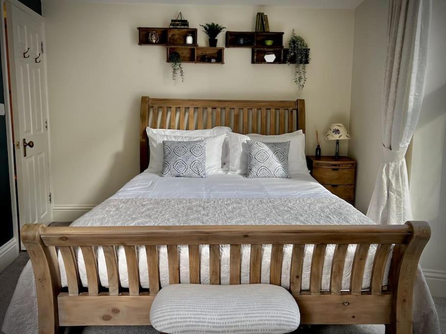 Period Apartment, Great Views, In Heart Of Town. Bradford-On-Avon Екстериор снимка