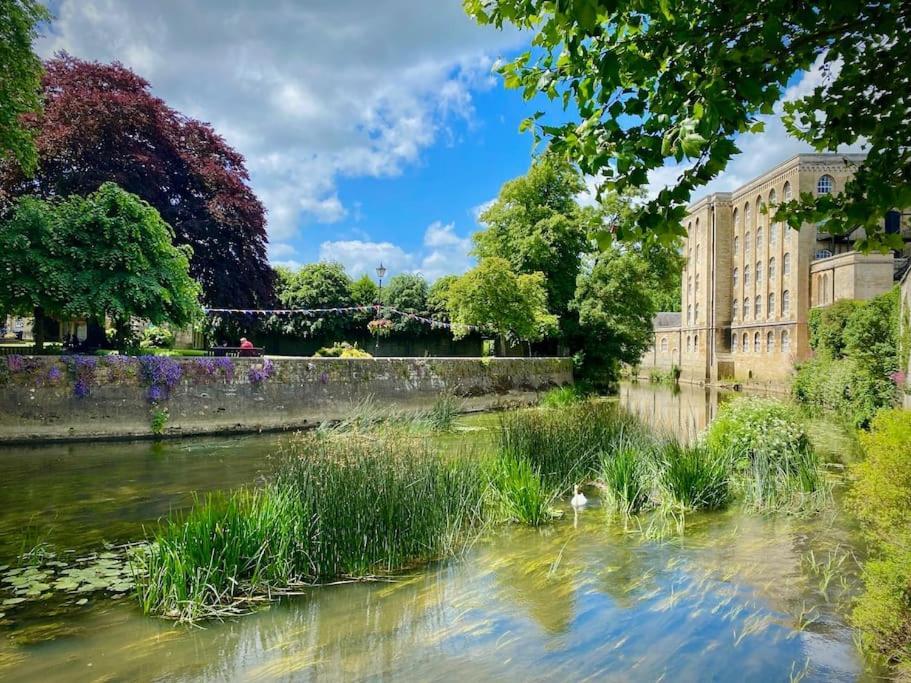 Period Apartment, Great Views, In Heart Of Town. Bradford-On-Avon Екстериор снимка