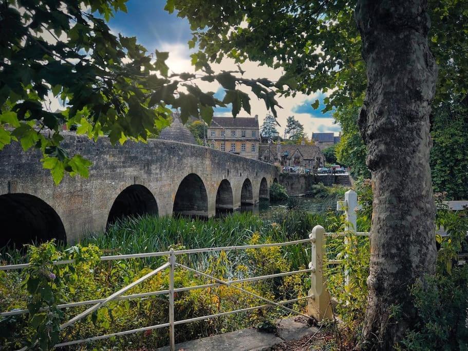 Period Apartment, Great Views, In Heart Of Town. Bradford-On-Avon Екстериор снимка