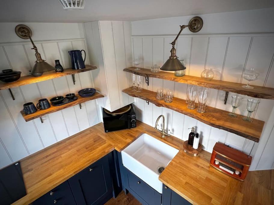 Period Apartment, Great Views, In Heart Of Town. Bradford-On-Avon Екстериор снимка